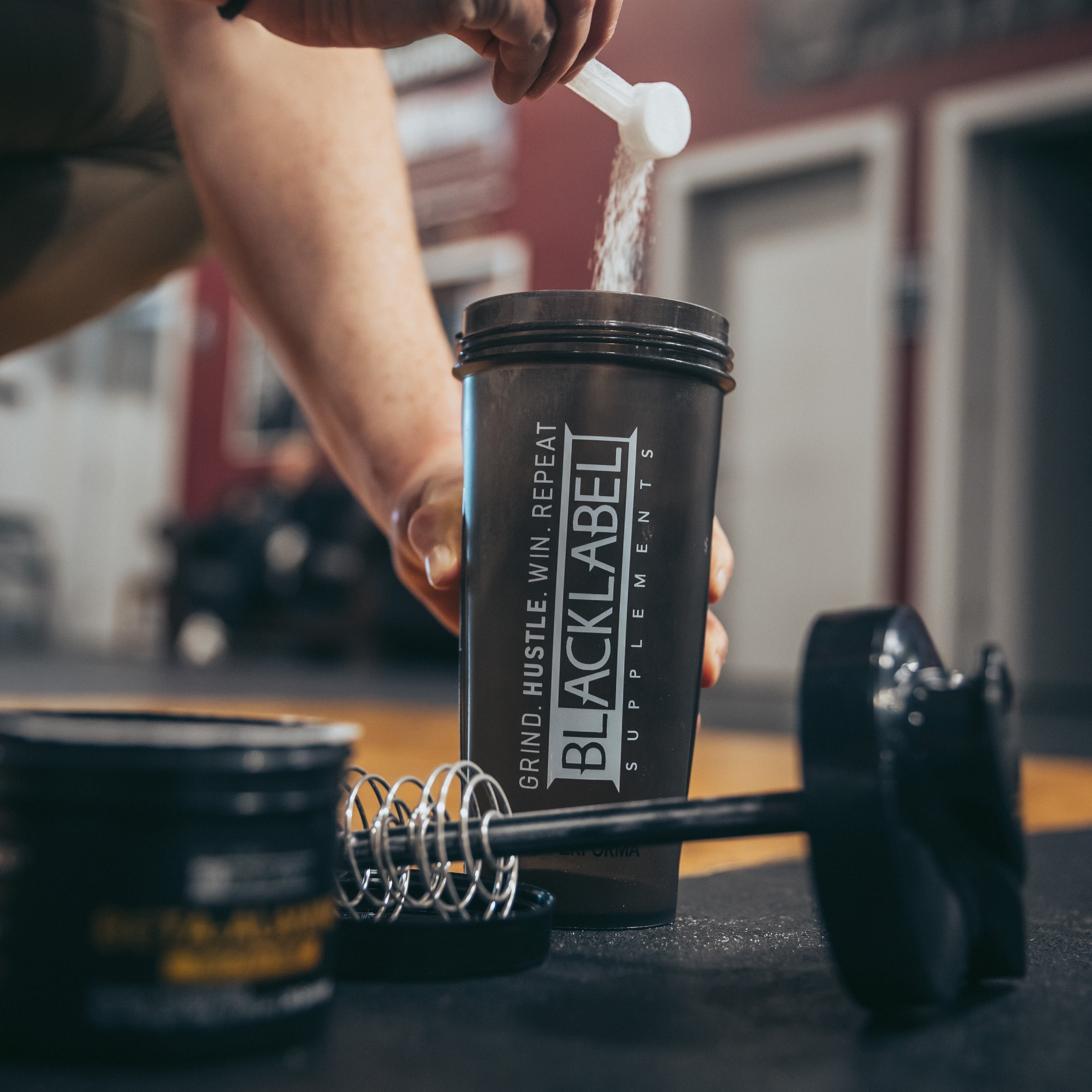 28 oz Shaker Bottle Reusable Protein Mixer for Fitness