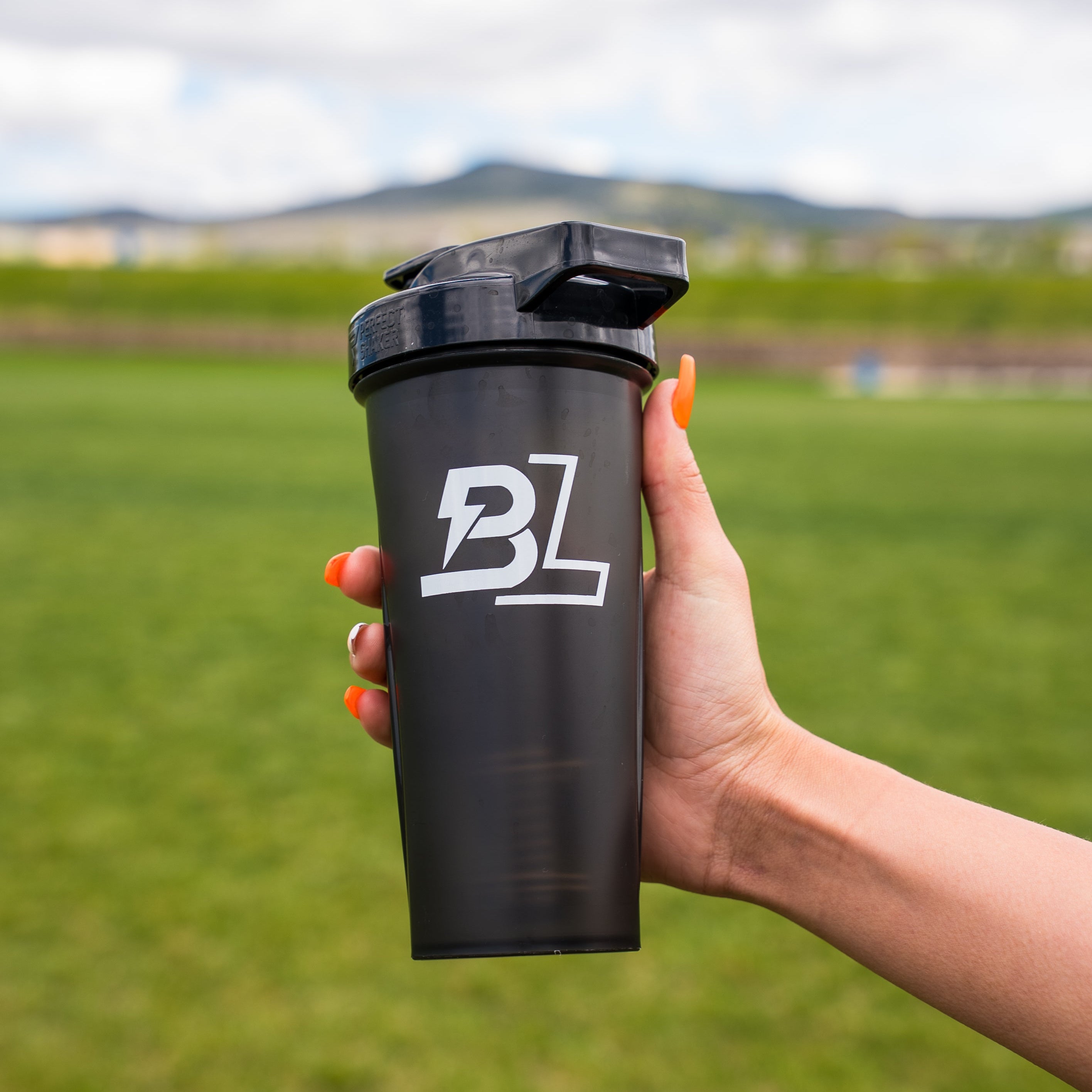 28 oz Shaker Bottle Reusable Protein Mixer for Fitness